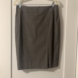 Pencil skirt with pleat
